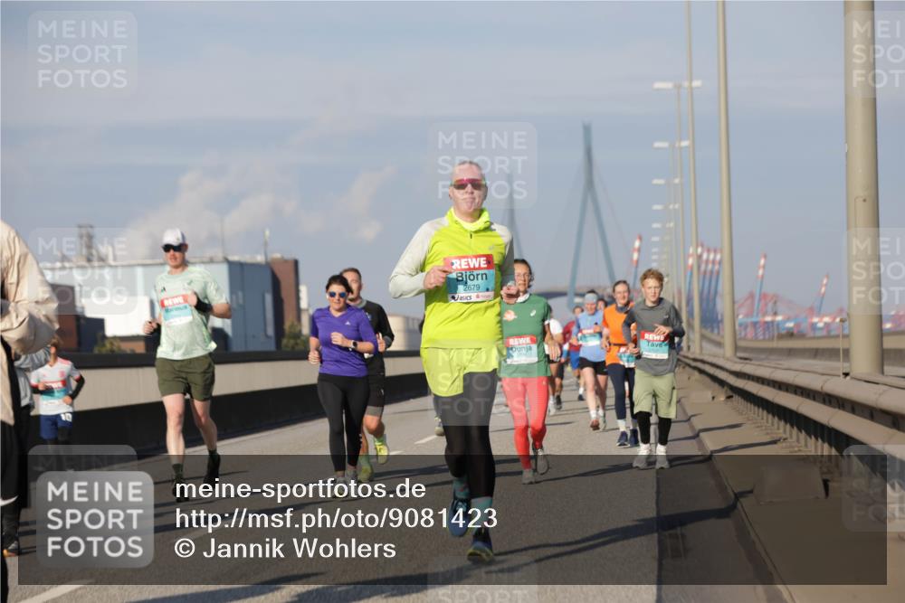 03.10.2025 - Köhlbrandbrückenlauf Jannik Wohlers http://msf.ph/oto/9081423 03.10.2025 09:54:35 Position 3 10, 2679 meine-sportfotos.de