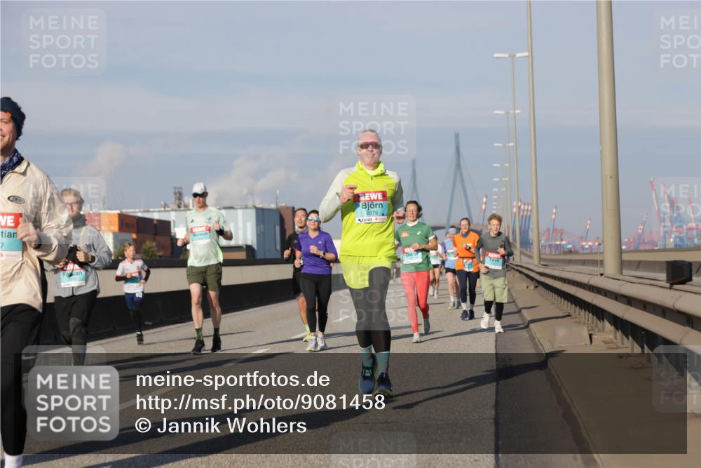 03.10.2025 - Köhlbrandbrückenlauf Jannik Wohlers http://msf.ph/oto/9081458 03.10.2025 09:54:36 Position 3 7, 2679 meine-sportfotos.de