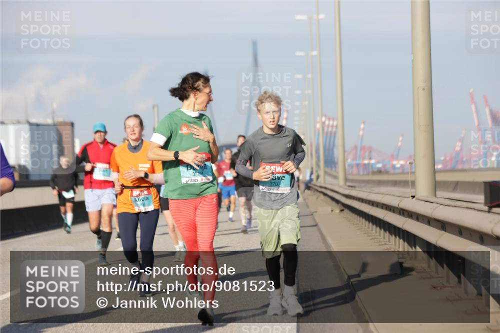 03.10.2025 - Köhlbrandbrückenlauf Jannik Wohlers http://msf.ph/oto/9081523 03.10.2025 09:54:39 Position 3 3709, 3707 meine-sportfotos.de