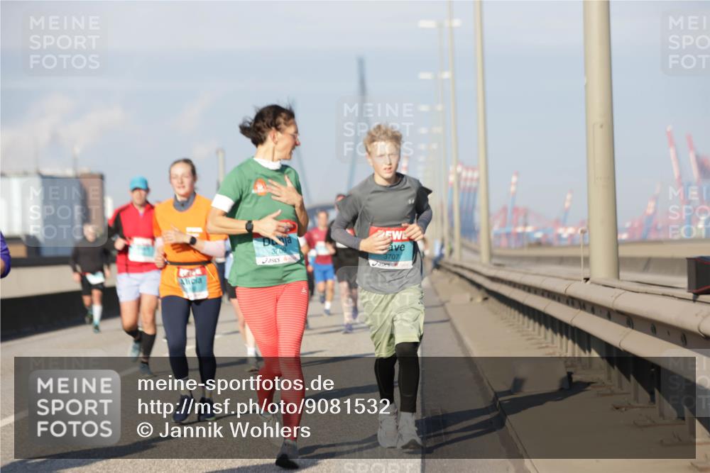 03.10.2025 - Köhlbrandbrückenlauf Jannik Wohlers http://msf.ph/oto/9081532 03.10.2025 09:54:39 Position 3 3707, 3709 meine-sportfotos.de