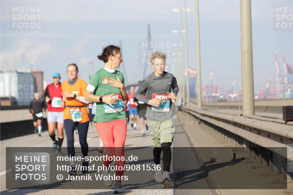03.10.2025 - Köhlbrandbrückenlauf Jannik Wohlers http://msf.ph/oto/9081536 03.10.2025 09:54:39 Position 3 707 meine-sportfotos.de