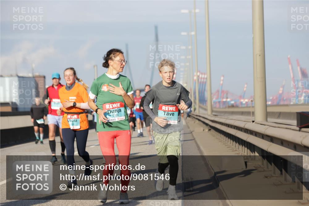 03.10.2025 - Köhlbrandbrückenlauf Jannik Wohlers http://msf.ph/oto/9081546 03.10.2025 09:54:40 Position 3 3709, 707 meine-sportfotos.de