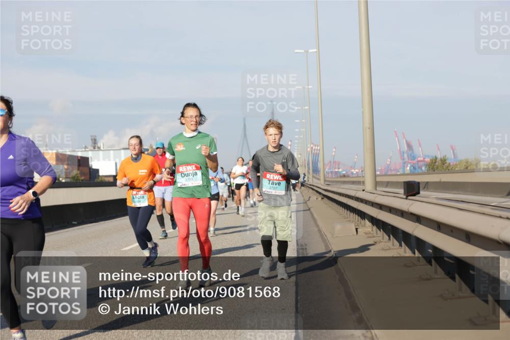 03.10.2025 - Köhlbrandbrückenlauf Jannik Wohlers http://msf.ph/oto/9081568 03.10.2025 09:54:40 Position 3 3709, 3707, 1858 meine-sportfotos.de