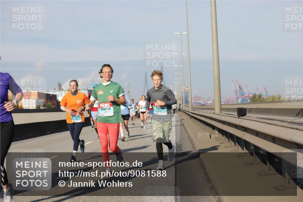 03.10.2025 - Köhlbrandbrückenlauf Jannik Wohlers http://msf.ph/oto/9081588 03.10.2025 09:54:41 Position 3 3709, 3707 meine-sportfotos.de