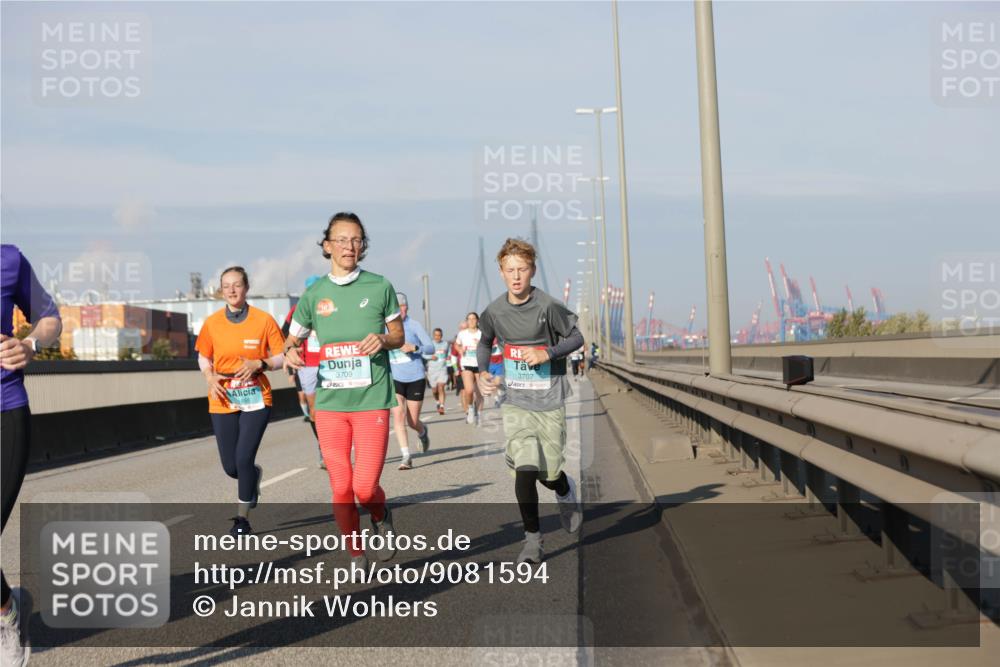 03.10.2025 - Köhlbrandbrückenlauf Jannik Wohlers http://msf.ph/oto/9081594 03.10.2025 09:54:41 Position 3 3709, 3707 meine-sportfotos.de