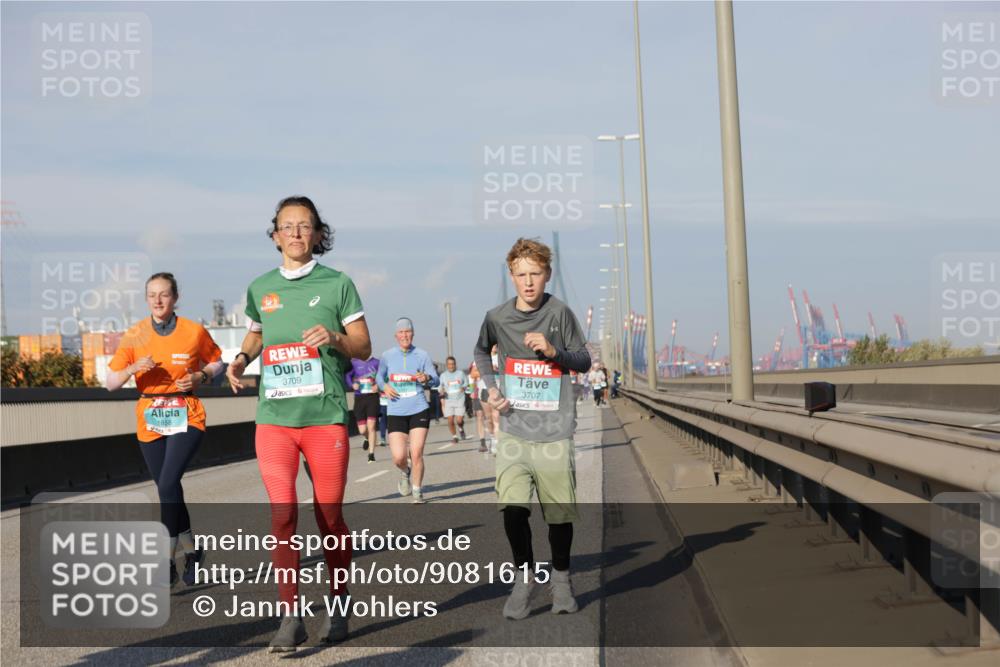 03.10.2025 - Köhlbrandbrückenlauf Jannik Wohlers http://msf.ph/oto/9081615 03.10.2025 09:54:41 Position 3 1858, 3709, 3707 meine-sportfotos.de