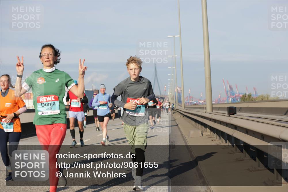 03.10.2025 - Köhlbrandbrückenlauf Jannik Wohlers http://msf.ph/oto/9081655 03.10.2025 09:54:42 Position 3 3709, 1858, 5707 meine-sportfotos.de