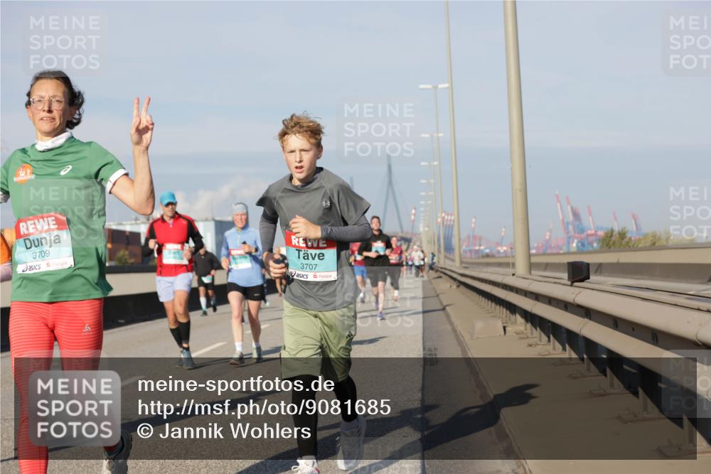 03.10.2025 - Köhlbrandbrückenlauf Jannik Wohlers http://msf.ph/oto/9081685 03.10.2025 09:54:42 Position 3 3709, 3707 meine-sportfotos.de
