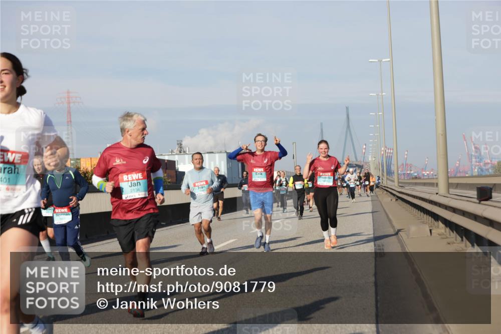 03.10.2025 - Köhlbrandbrückenlauf Jannik Wohlers http://msf.ph/oto/9081779 03.10.2025 09:54:49 Position 3 401, 2134 meine-sportfotos.de