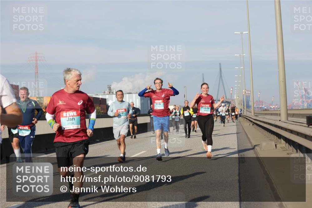 03.10.2025 - Köhlbrandbrückenlauf Jannik Wohlers http://msf.ph/oto/9081793 03.10.2025 09:54:49 Position 3 2134, 1901, 1818 meine-sportfotos.de