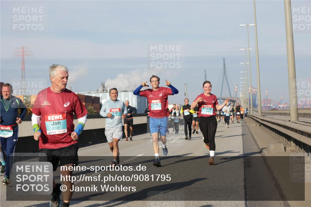 03.10.2025 - Köhlbrandbrückenlauf Jannik Wohlers http://msf.ph/oto/9081795 03.10.2025 09:54:49 Position 3 2134, 1901, 1818 meine-sportfotos.de