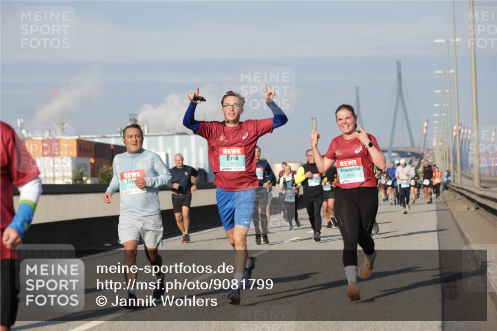 03.10.2025 - Köhlbrandbrückenlauf Jannik Wohlers http://msf.ph/oto/9081799 03.10.2025 09:54:49 Position 3 3542, 1901, 1818 meine-sportfotos.de