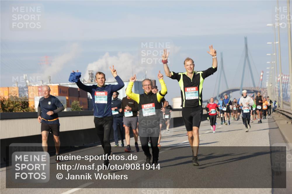 03.10.2025 - Köhlbrandbrückenlauf Jannik Wohlers http://msf.ph/oto/9081944 03.10.2025 09:54:53 Position 3 1558, 1464, 1201 meine-sportfotos.de