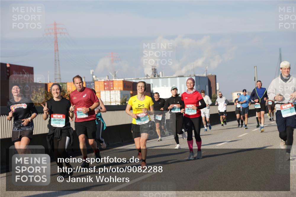 03.10.2025 - Köhlbrandbrückenlauf Jannik Wohlers http://msf.ph/oto/9082288 03.10.2025 09:55:00 Position 3 3068, 2882, 3524 meine-sportfotos.de