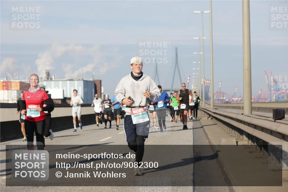 03.10.2025 - Köhlbrandbrückenlauf Jannik Wohlers http://msf.ph/oto/9082300 03.10.2025 09:55:02 Position 3 3524, 1544 meine-sportfotos.de
