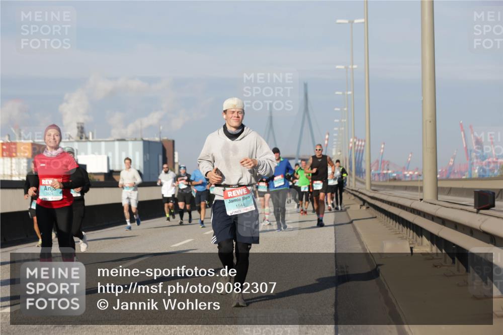 03.10.2025 - Köhlbrandbrückenlauf Jannik Wohlers http://msf.ph/oto/9082307 03.10.2025 09:55:02 Position 3 3524, 1544 meine-sportfotos.de