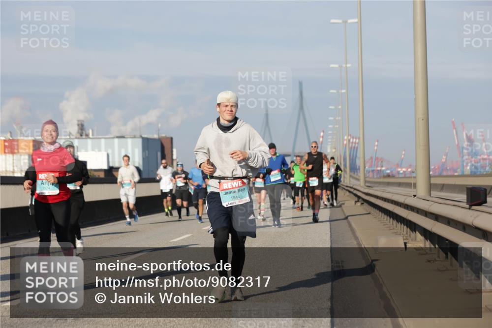 03.10.2025 - Köhlbrandbrückenlauf Jannik Wohlers http://msf.ph/oto/9082317 03.10.2025 09:55:02 Position 3 3524, 1544, 1 meine-sportfotos.de