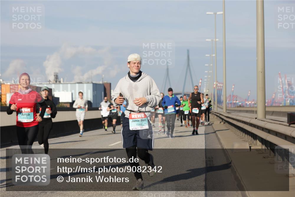 03.10.2025 - Köhlbrandbrückenlauf Jannik Wohlers http://msf.ph/oto/9082342 03.10.2025 09:55:02 Position 3 3524, 1544 meine-sportfotos.de