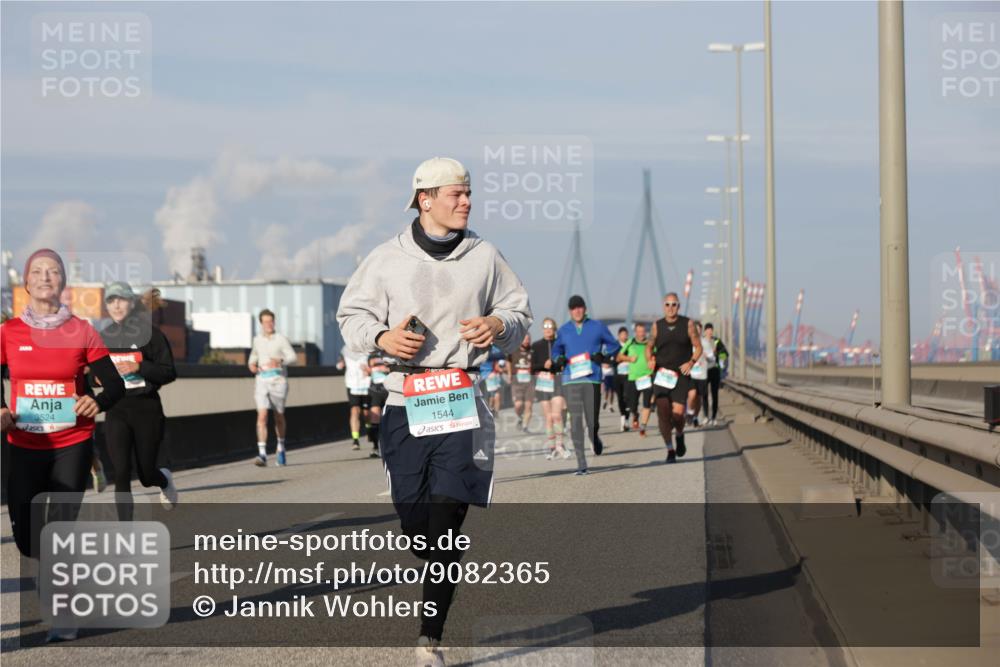 03.10.2025 - Köhlbrandbrückenlauf Jannik Wohlers http://msf.ph/oto/9082365 03.10.2025 09:55:02 Position 3 3524, 1544 meine-sportfotos.de
