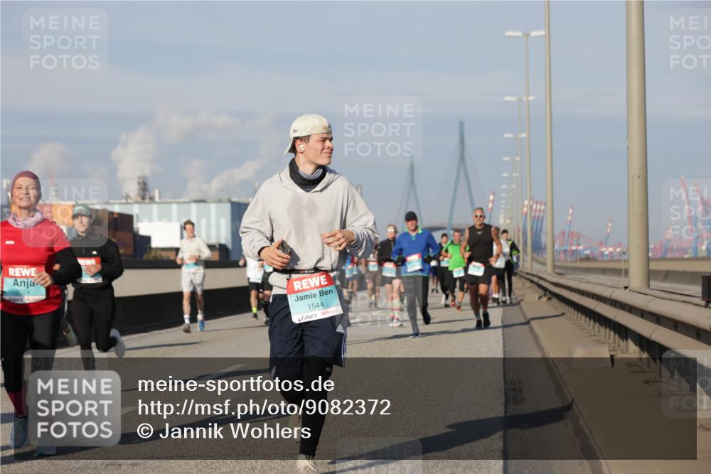 03.10.2025 - Köhlbrandbrückenlauf Jannik Wohlers http://msf.ph/oto/9082372 03.10.2025 09:55:02 Position 3 3524, 1544 meine-sportfotos.de