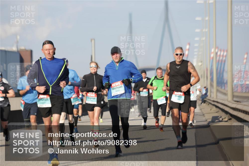 03.10.2025 - Köhlbrandbrückenlauf Jannik Wohlers http://msf.ph/oto/9082398 03.10.2025 09:55:04 Position 3 1307, 1636, 3202 meine-sportfotos.de