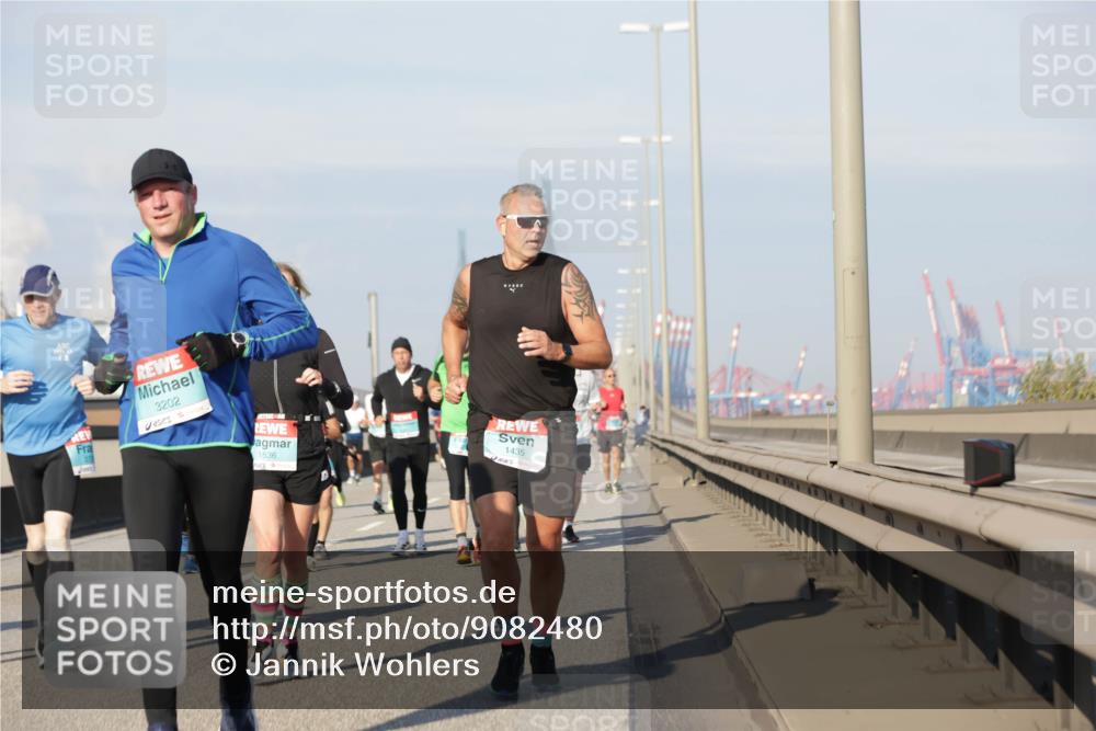 03.10.2025 - Köhlbrandbrückenlauf Jannik Wohlers http://msf.ph/oto/9082480 03.10.2025 09:55:08 Position 3 3202, 1636, 1435 meine-sportfotos.de