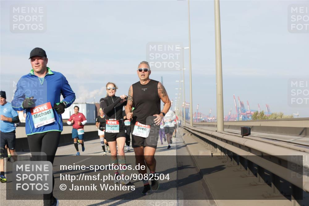 03.10.2025 - Köhlbrandbrückenlauf Jannik Wohlers http://msf.ph/oto/9082504 03.10.2025 09:55:09 Position 3 3202, 1636, 1435 meine-sportfotos.de