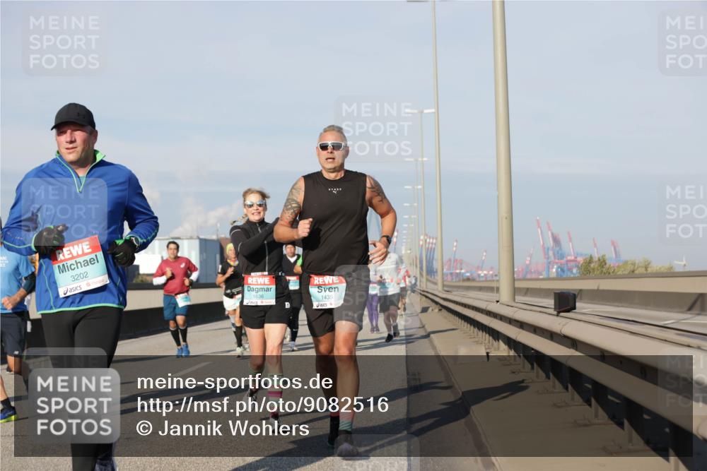 03.10.2025 - Köhlbrandbrückenlauf Jannik Wohlers http://msf.ph/oto/9082516 03.10.2025 09:55:09 Position 3 3202, 1636, 1435 meine-sportfotos.de