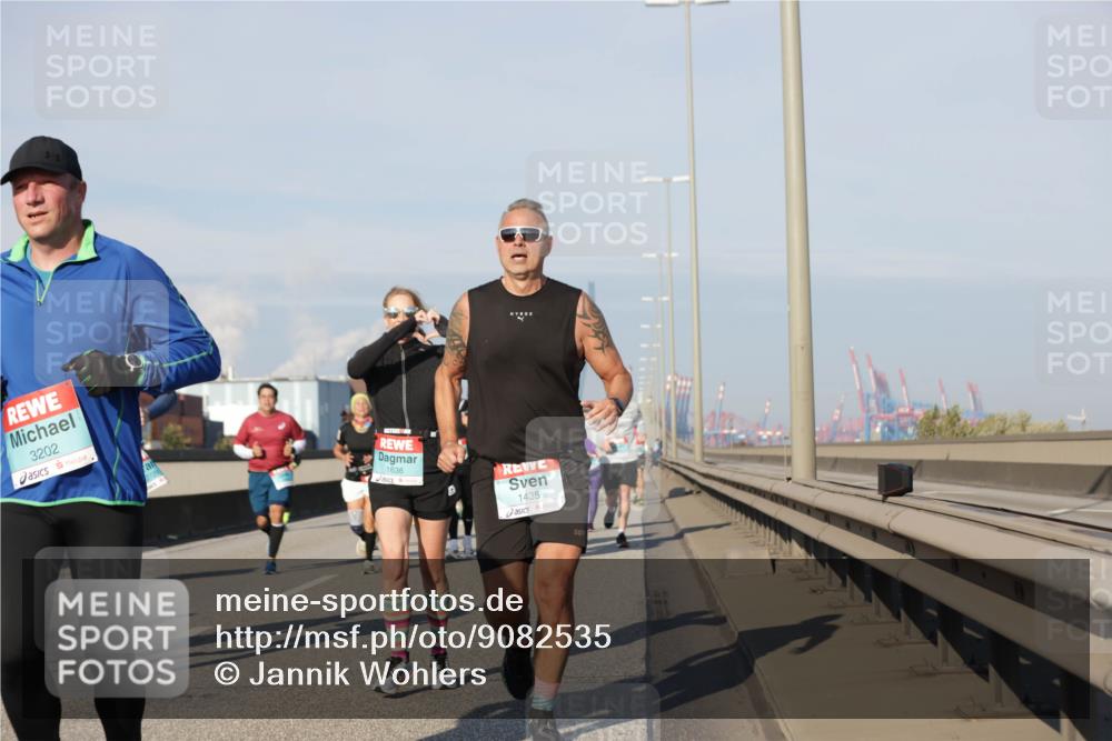 03.10.2025 - Köhlbrandbrückenlauf Jannik Wohlers http://msf.ph/oto/9082535 03.10.2025 09:55:10 Position 3 3202, 1636, 1435 meine-sportfotos.de