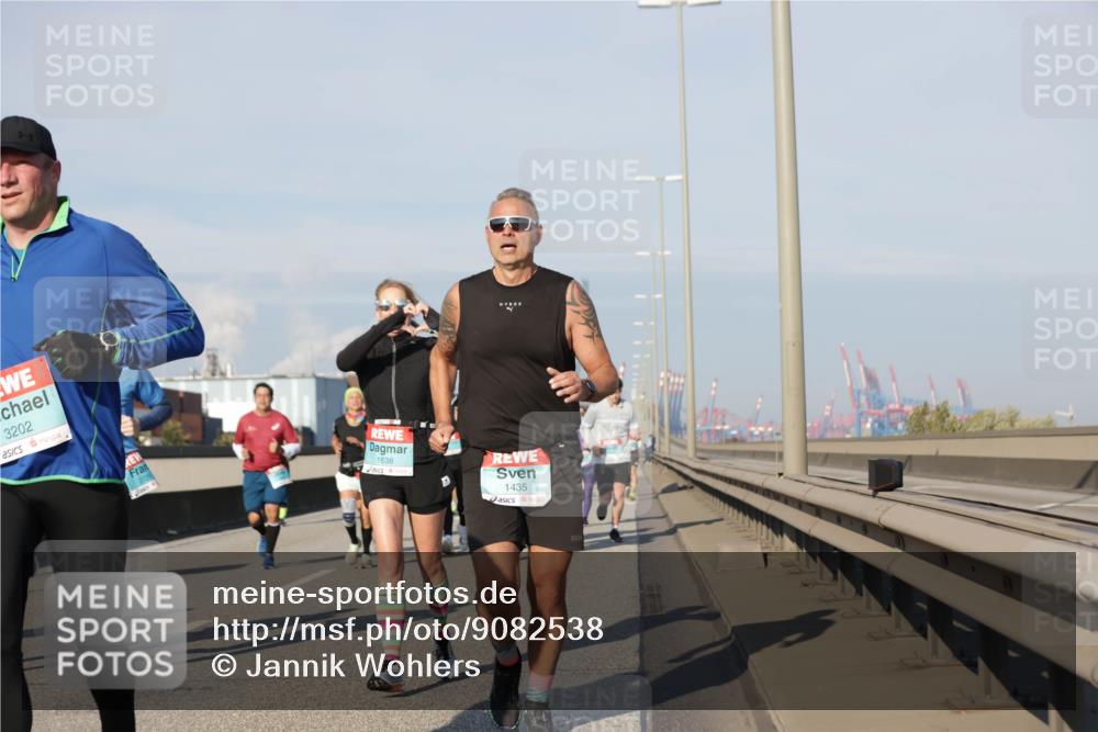 03.10.2025 - Köhlbrandbrückenlauf Jannik Wohlers http://msf.ph/oto/9082538 03.10.2025 09:55:10 Position 3 3202, 1636, 1435 meine-sportfotos.de