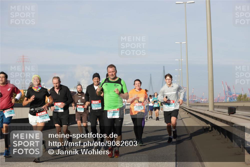 03.10.2025 - Köhlbrandbrückenlauf Jannik Wohlers http://msf.ph/oto/9082603 03.10.2025 09:55:13 Position 3 1093, 3321, 2711, 1350 meine-sportfotos.de
