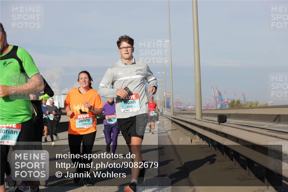 03.10.2025 - Köhlbrandbrückenlauf Jannik Wohlers http://msf.ph/oto/9082679 03.10.2025 09:55:15 Position 3 2711, 1350, 2040 meine-sportfotos.de