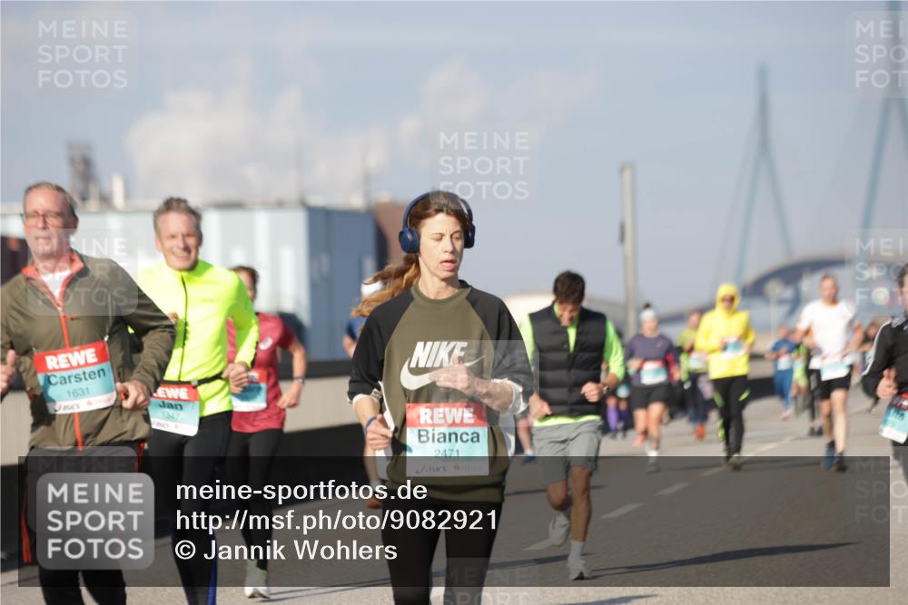 03.10.2025 - Köhlbrandbrückenlauf Jannik Wohlers http://msf.ph/oto/9082921 03.10.2025 09:55:25 Position 3 1631, 2471 meine-sportfotos.de