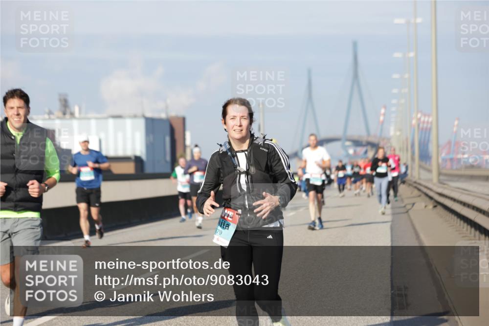 03.10.2025 - Köhlbrandbrückenlauf Jannik Wohlers http://msf.ph/oto/9083043 03.10.2025 09:55:29 Position 3 79 meine-sportfotos.de