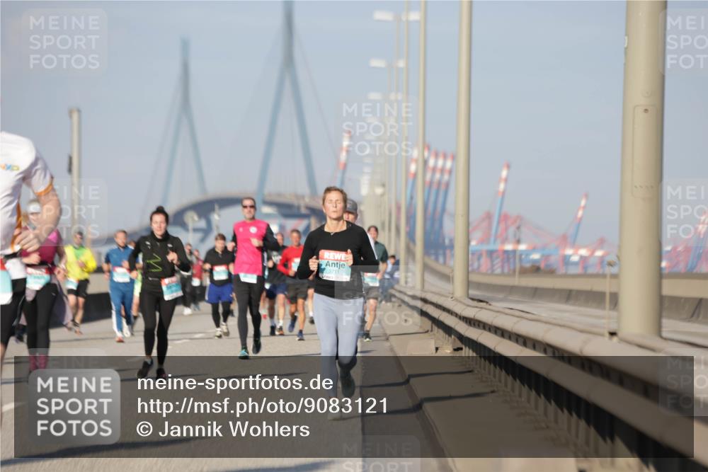 03.10.2025 - Köhlbrandbrückenlauf Jannik Wohlers http://msf.ph/oto/9083121 03.10.2025 09:55:35 Position 3 3711 meine-sportfotos.de