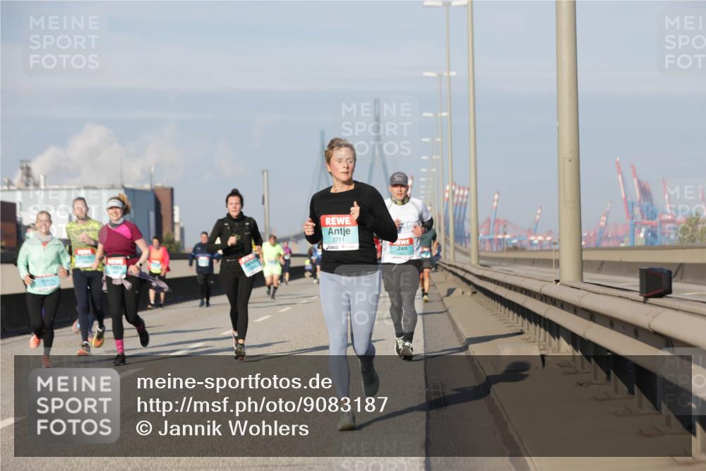 03.10.2025 - Köhlbrandbrückenlauf Jannik Wohlers http://msf.ph/oto/9083187 03.10.2025 09:55:40 Position 3 3711 meine-sportfotos.de