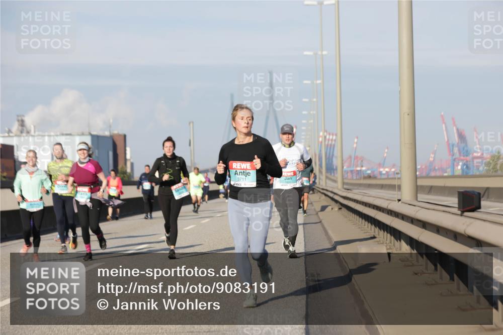 03.10.2025 - Köhlbrandbrückenlauf Jannik Wohlers http://msf.ph/oto/9083191 03.10.2025 09:55:40 Position 3 3711, 1491 meine-sportfotos.de