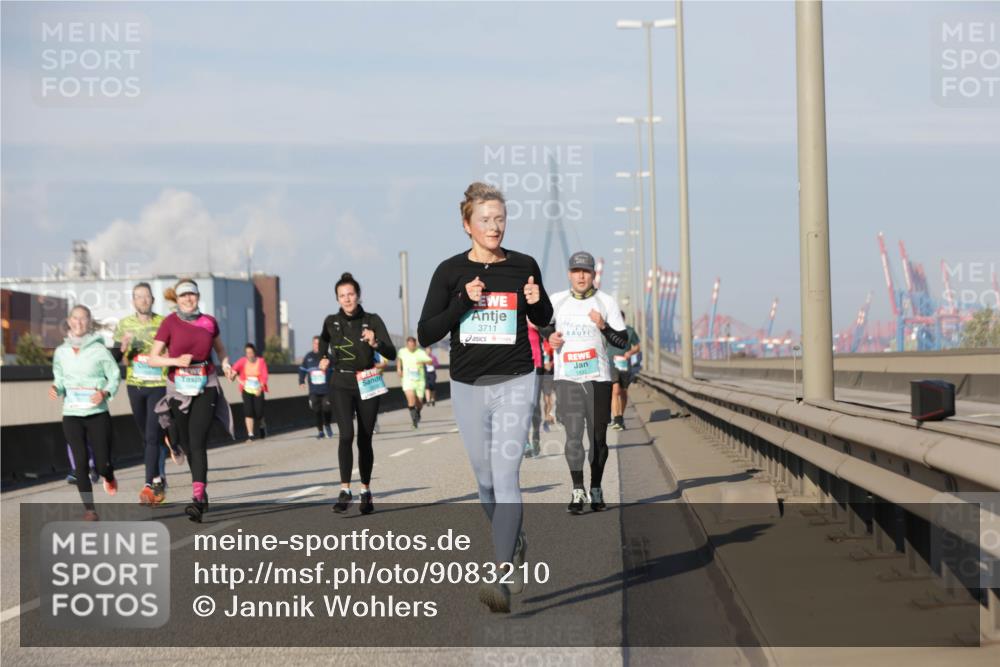 03.10.2025 - Köhlbrandbrückenlauf Jannik Wohlers http://msf.ph/oto/9083210 03.10.2025 09:55:40 Position 3 3711 meine-sportfotos.de