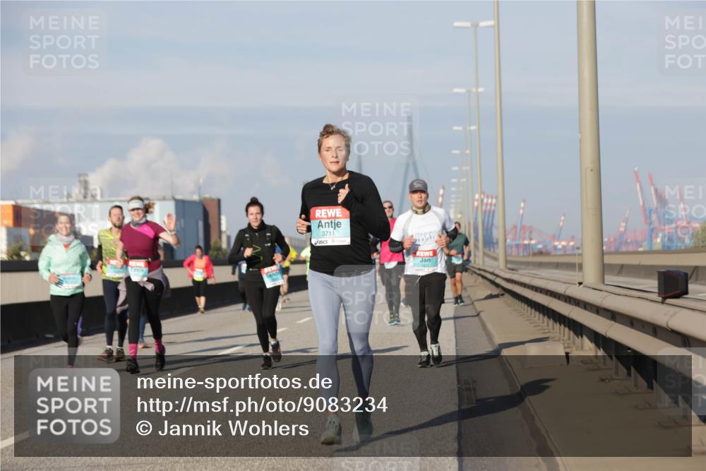 03.10.2025 - Köhlbrandbrückenlauf Jannik Wohlers http://msf.ph/oto/9083234 03.10.2025 09:55:40 Position 3 3711, 1491 meine-sportfotos.de