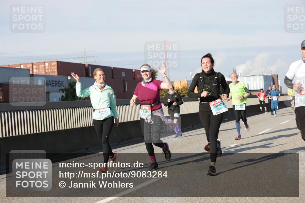 03.10.2025 - Köhlbrandbrückenlauf Jannik Wohlers http://msf.ph/oto/9083284 03.10.2025 09:55:43 Position 3 3717, 1568, 2939 meine-sportfotos.de