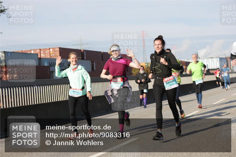 03.10.2025 - Köhlbrandbrückenlauf Jannik Wohlers http://msf.ph/oto/9083316 03.10.2025 09:55:44 Position 3 3717, 1568, 2939 meine-sportfotos.de