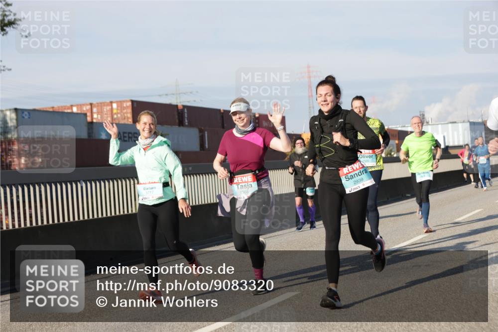 03.10.2025 - Köhlbrandbrückenlauf Jannik Wohlers http://msf.ph/oto/9083320 03.10.2025 09:55:44 Position 3 3717, 1568, 1520, 2939 meine-sportfotos.de