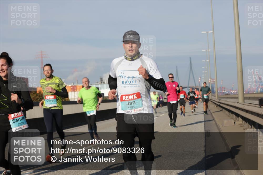 03.10.2025 - Köhlbrandbrückenlauf Jannik Wohlers http://msf.ph/oto/9083326 03.10.2025 09:55:44 Position 3 2939, 1520, 1491 meine-sportfotos.de