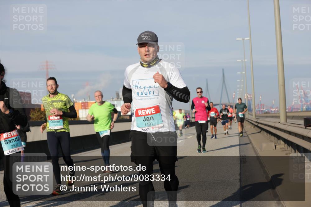 03.10.2025 - Köhlbrandbrückenlauf Jannik Wohlers http://msf.ph/oto/9083334 03.10.2025 09:55:44 Position 3 2939, 1520, 1491 meine-sportfotos.de