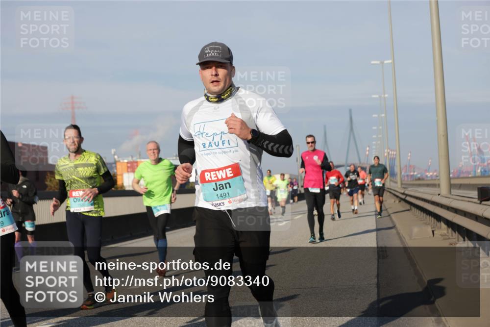 03.10.2025 - Köhlbrandbrückenlauf Jannik Wohlers http://msf.ph/oto/9083340 03.10.2025 09:55:44 Position 3 9, 1520, 1491 meine-sportfotos.de