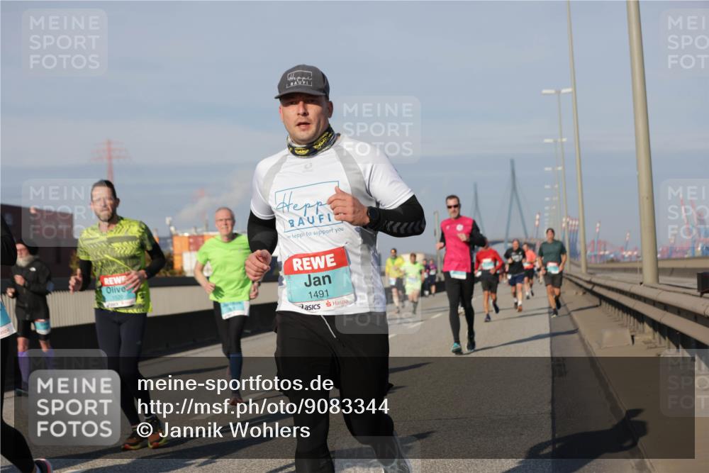 03.10.2025 - Köhlbrandbrückenlauf Jannik Wohlers http://msf.ph/oto/9083344 03.10.2025 09:55:44 Position 3 1520, 1491 meine-sportfotos.de