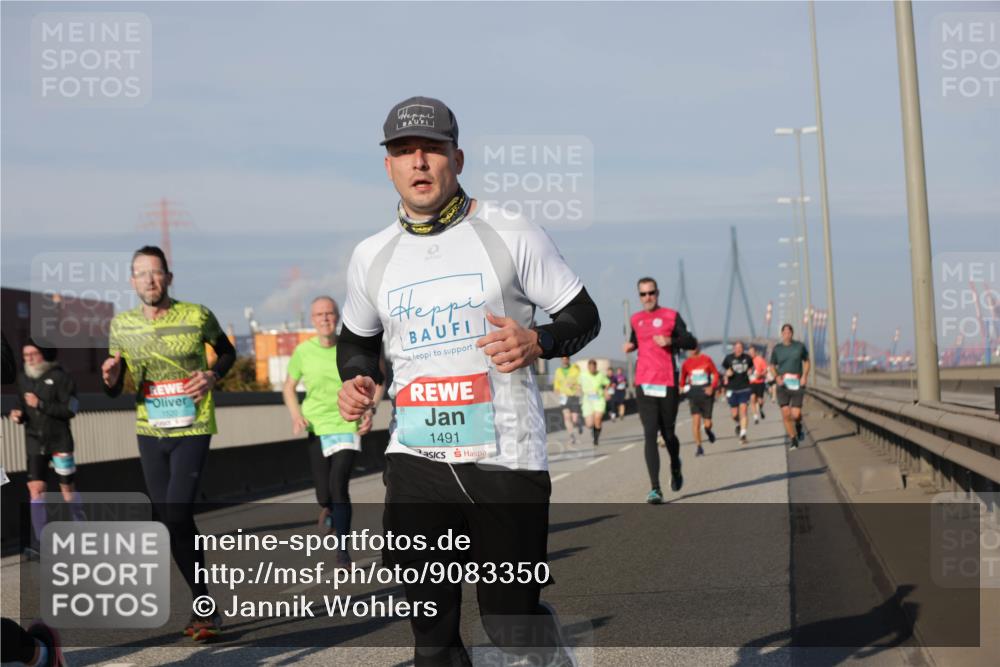 03.10.2025 - Köhlbrandbrückenlauf Jannik Wohlers http://msf.ph/oto/9083350 03.10.2025 09:55:44 Position 3 1520, 1491 meine-sportfotos.de