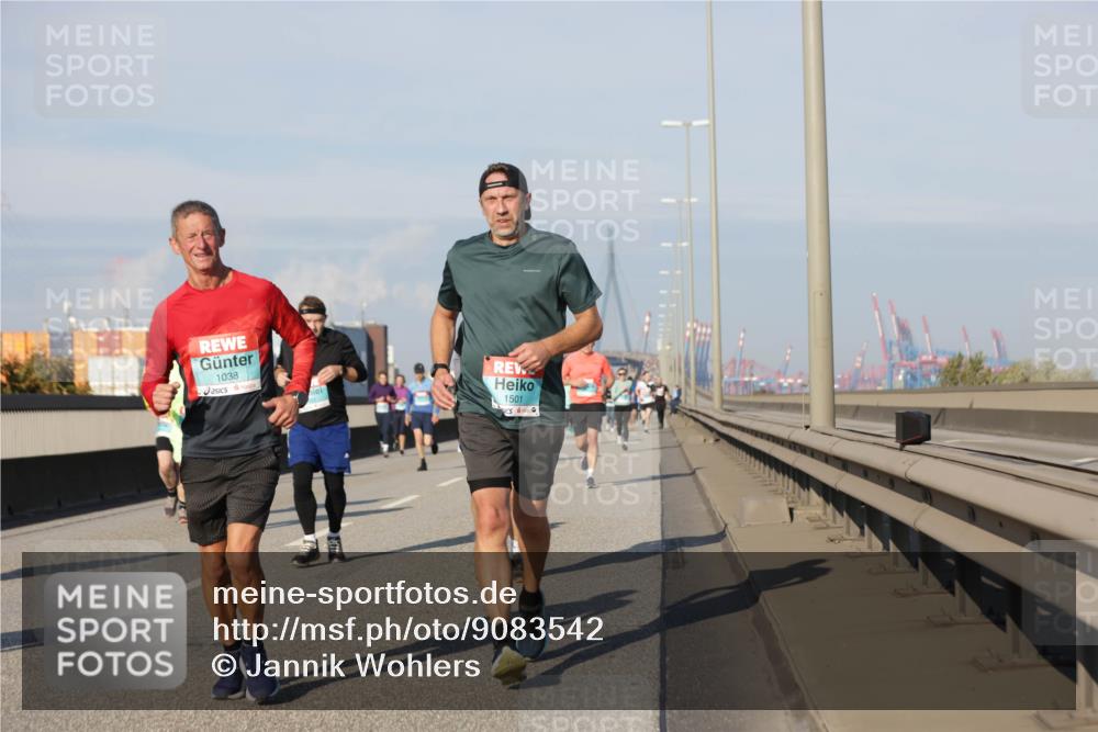 03.10.2025 - Köhlbrandbrückenlauf Jannik Wohlers http://msf.ph/oto/9083542 03.10.2025 09:55:52 Position 3 1038, 1501 meine-sportfotos.de