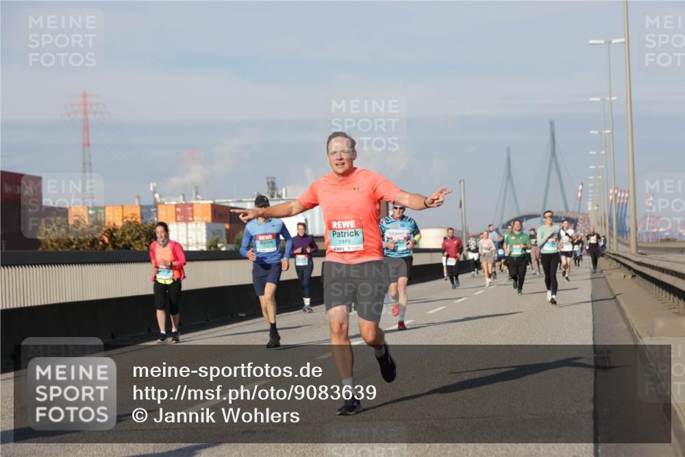 03.10.2025 - Köhlbrandbrückenlauf Jannik Wohlers http://msf.ph/oto/9083639 03.10.2025 09:55:56 Position 3 1973 meine-sportfotos.de