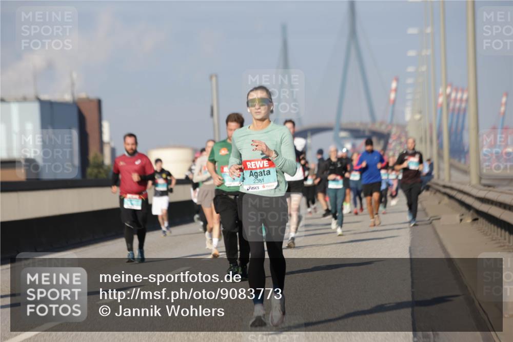 03.10.2025 - Köhlbrandbrückenlauf Jannik Wohlers http://msf.ph/oto/9083773 03.10.2025 09:56:00 Position 3 2381 meine-sportfotos.de